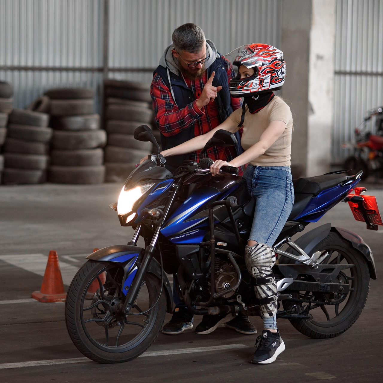 买卖VX号：爱投金融app详情下载教程